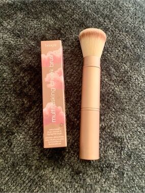 (1) Benefit Retractable Multitasking Cheek Brush - Soft Pink